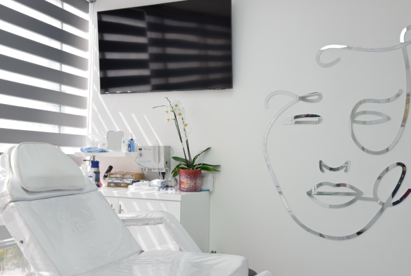 Where can I find the top clinic for female liposculpture in Tijuana