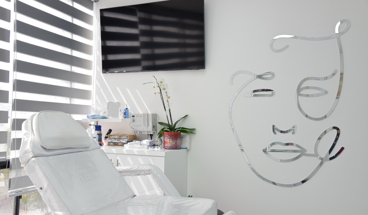 Where can I find the top clinic for female liposculpture in Tijuana